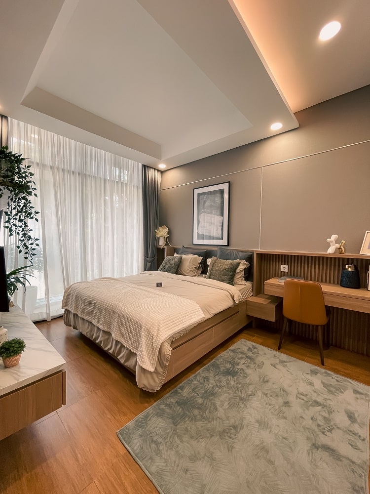 Master Bedroom-min